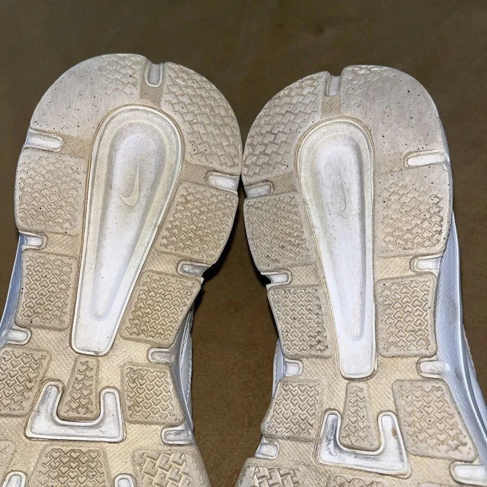 Nike Womens‎ T White Casual Shoes Sneakers Size 8.5 Athletic CrossFit Court Shoe